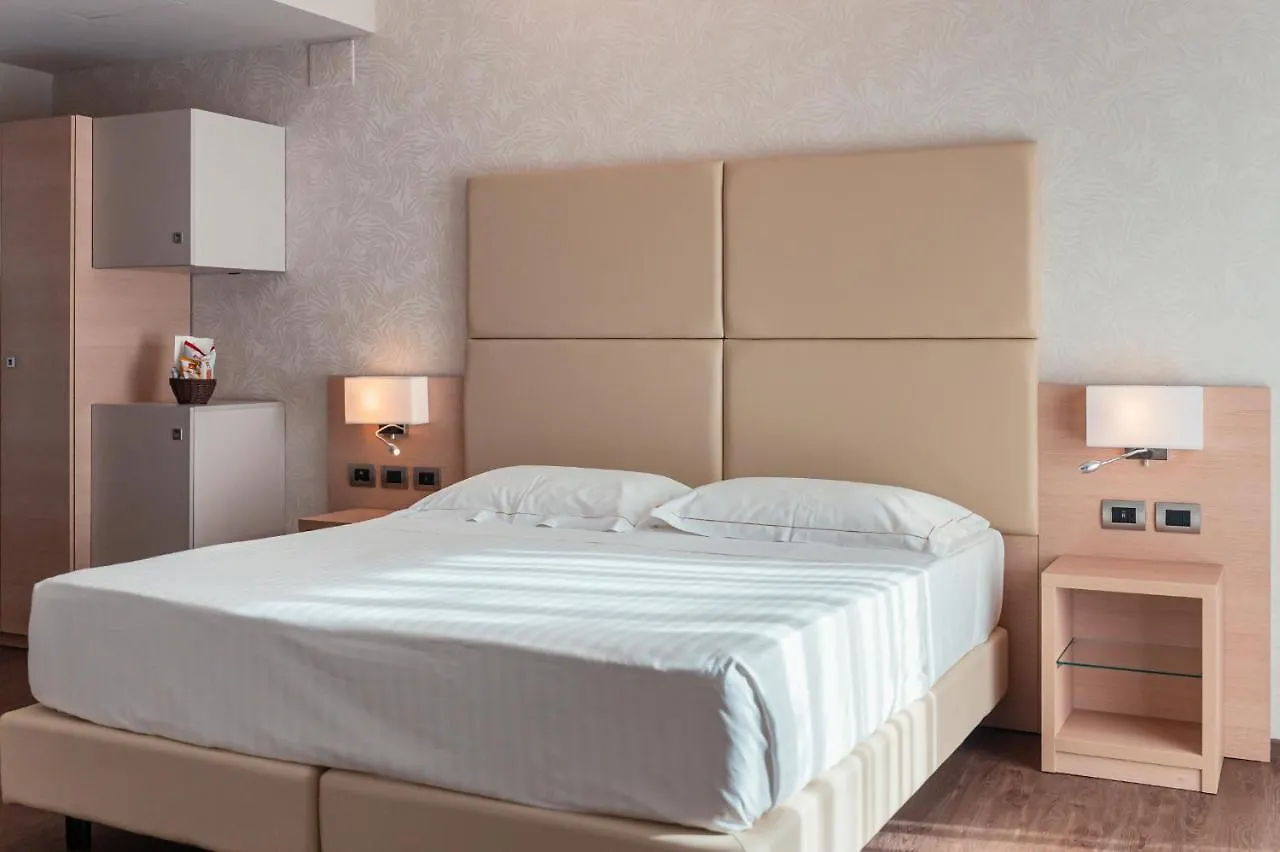 טאורמינה Hotel Continental 3*,  איטליה