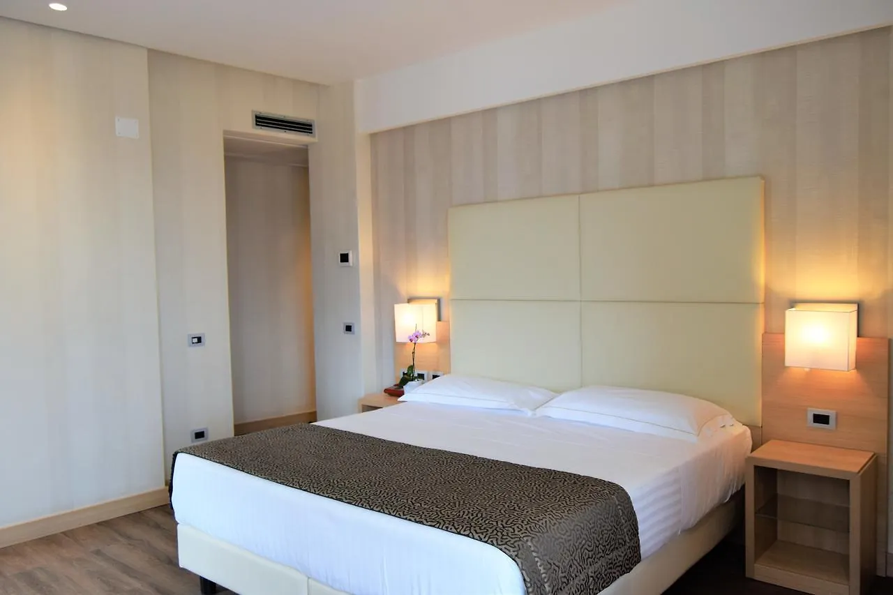 טאורמינה Hotel Continental 3*,